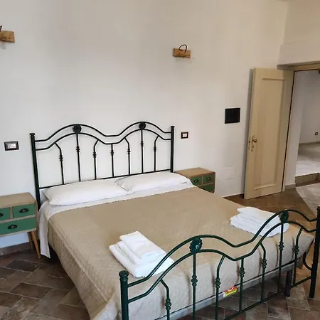 Le Stanze Dello Spassetto Donna Dusolina