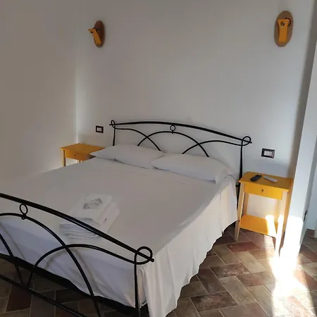 Le Stanze Dello Spassetto Donna Dusolina